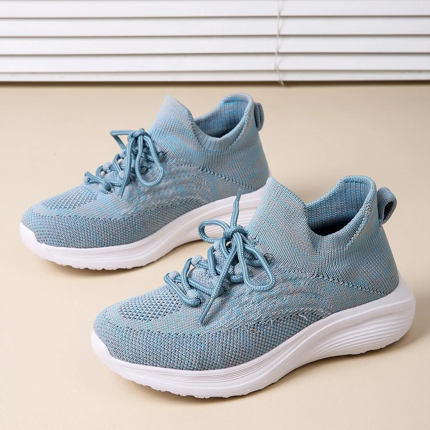 Kids Running Shoe Comfortable Lightweight Breathable Walking Shoes Lace-Up Sneakers Mesh Workout Casual Sports Barefoot