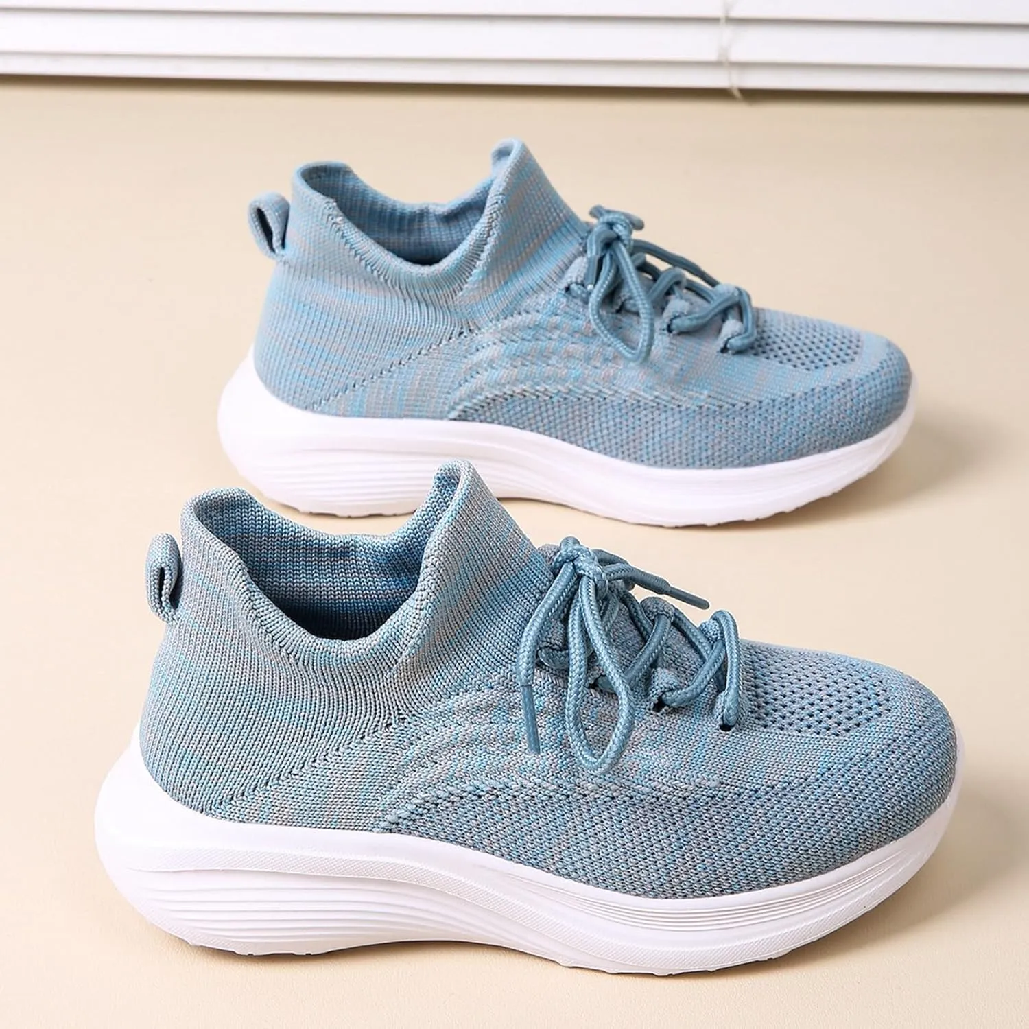 Kids Running Shoe Comfortable Lightweight Breathable Walking Shoes Lace-Up Sneakers Mesh Workout Casual Sports Barefoot
