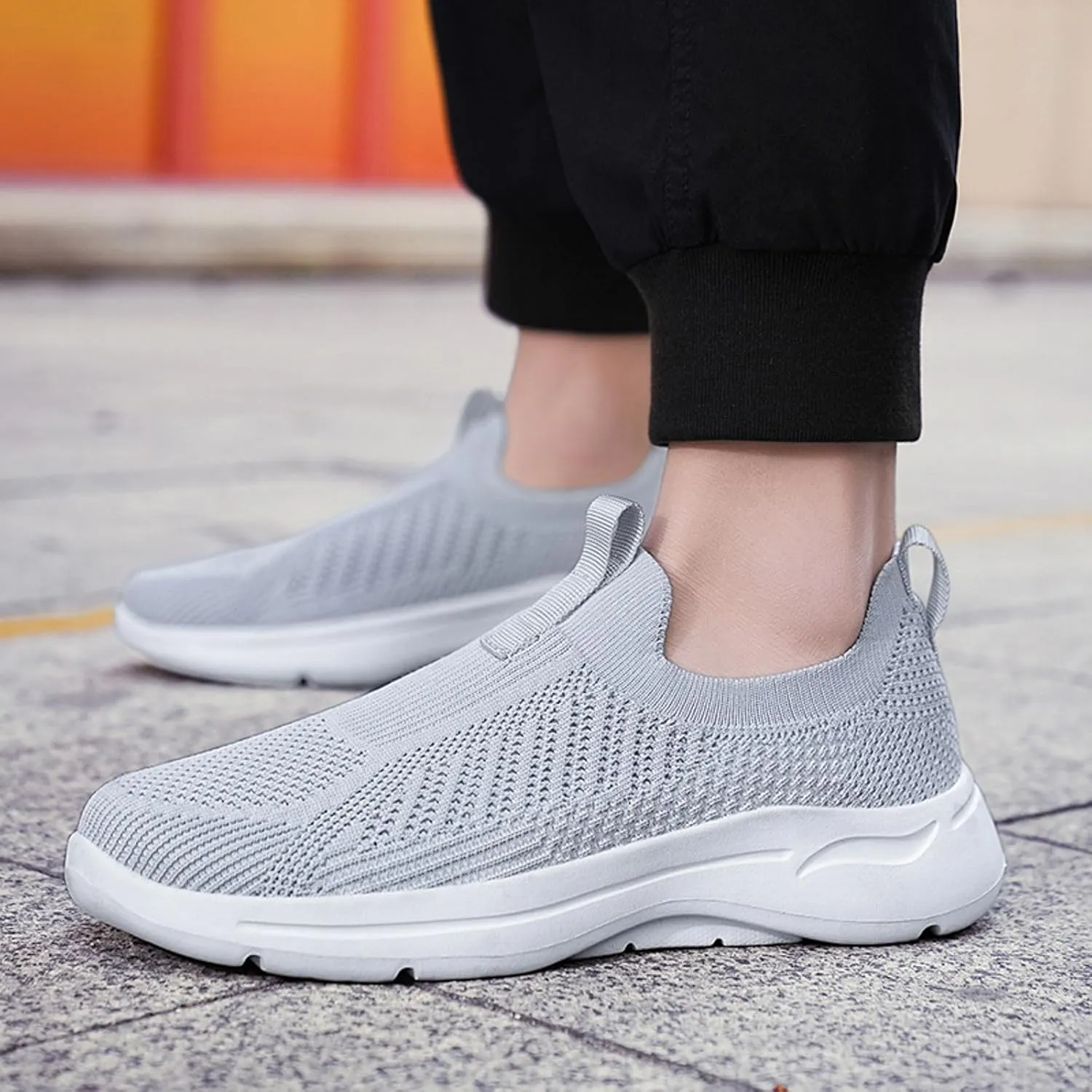Men Sports Shoes Fashionable New Pattern Simple Solid Color Lightweight Fitting Comfortable Flat Bottomed Sneaker Men