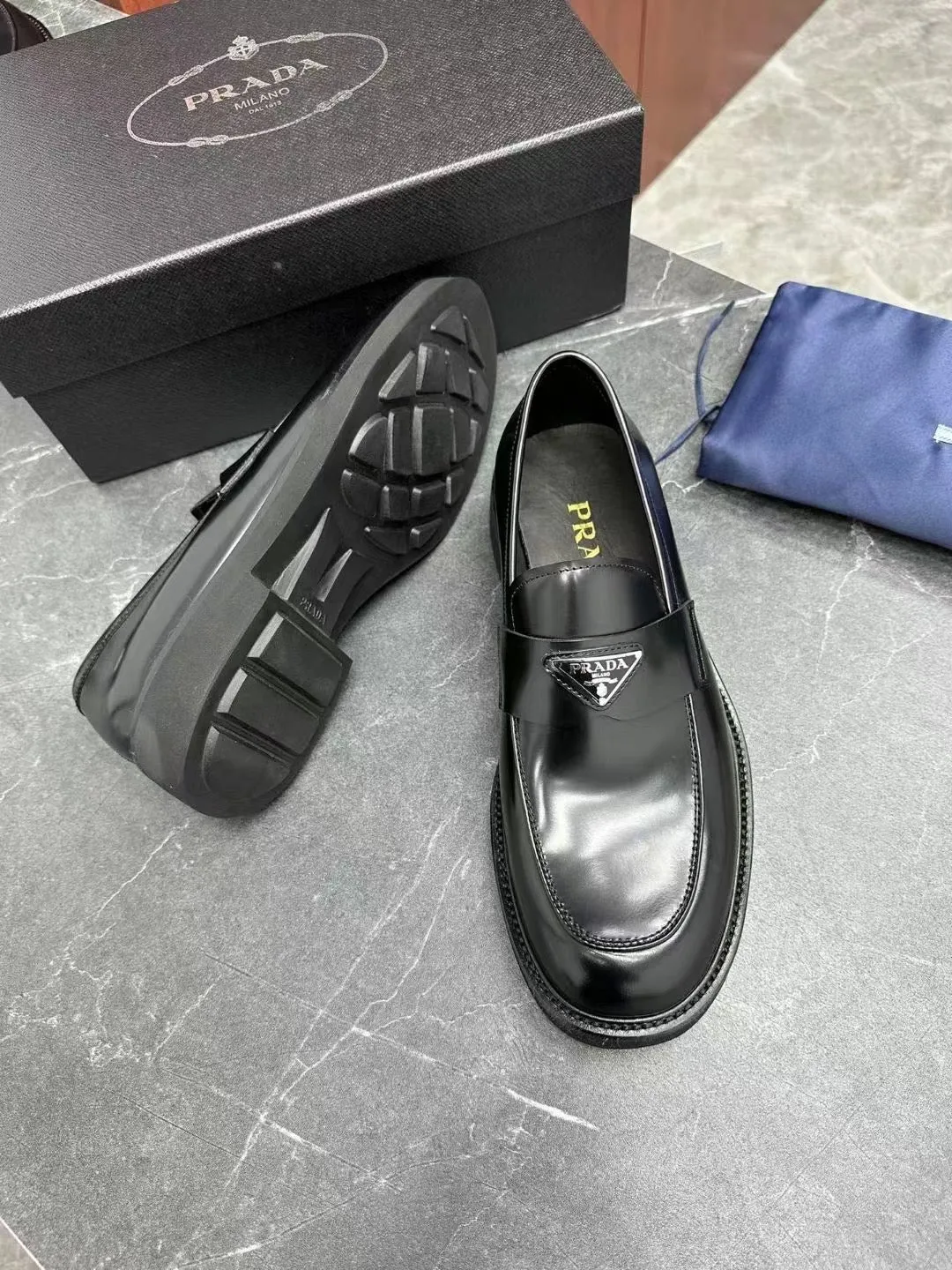 MSE078 Prada Brushed Leather Loafers / Size7-12