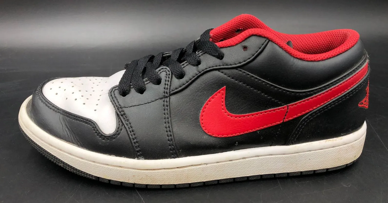 Nike Air Jordan 1 Low Men's 'White Toe' & Black/Red Sneakers - Size 8 ( COA)