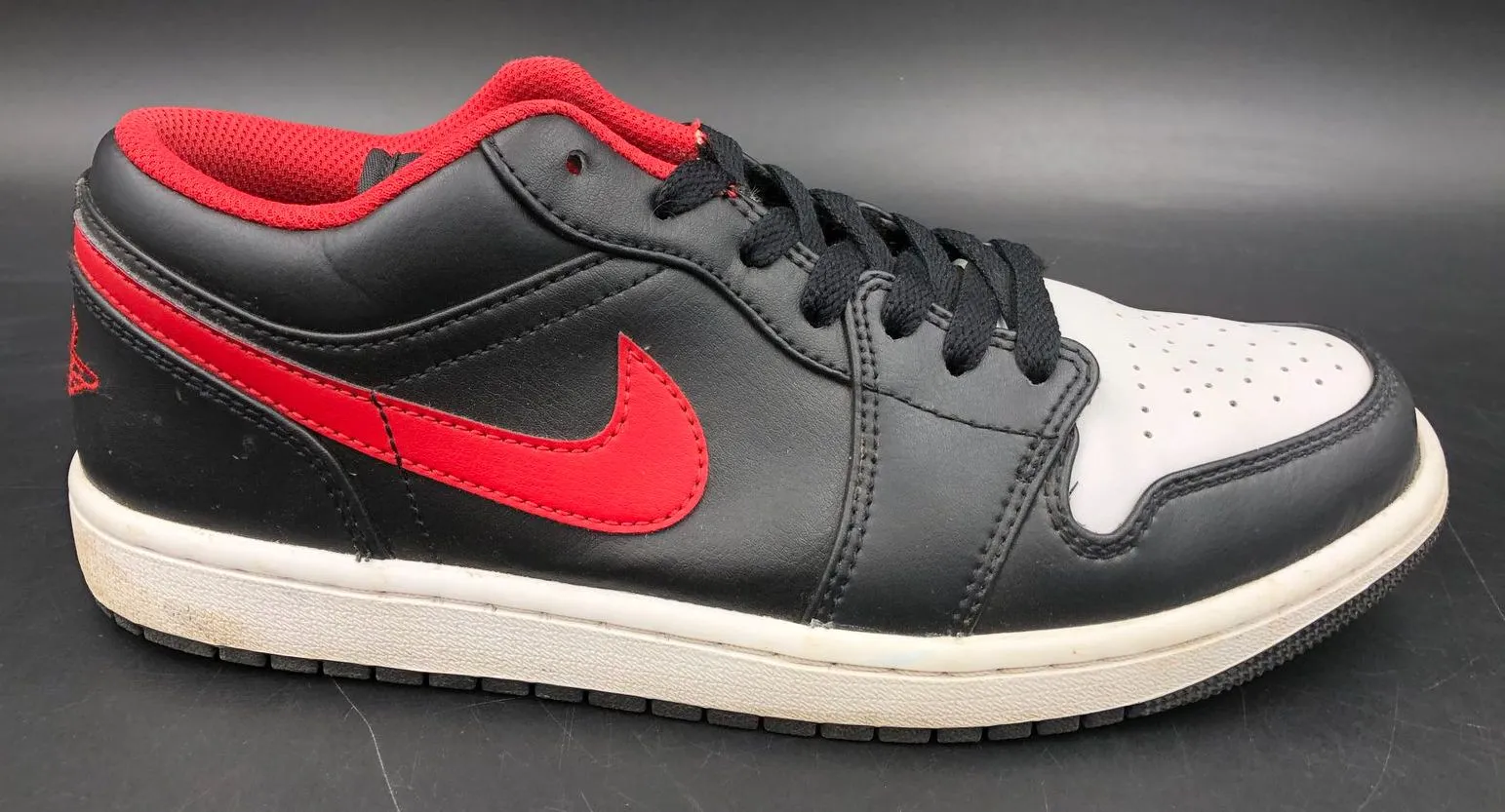 Nike Air Jordan 1 Low Men's 'White Toe' & Black/Red Sneakers - Size 8 ( COA)