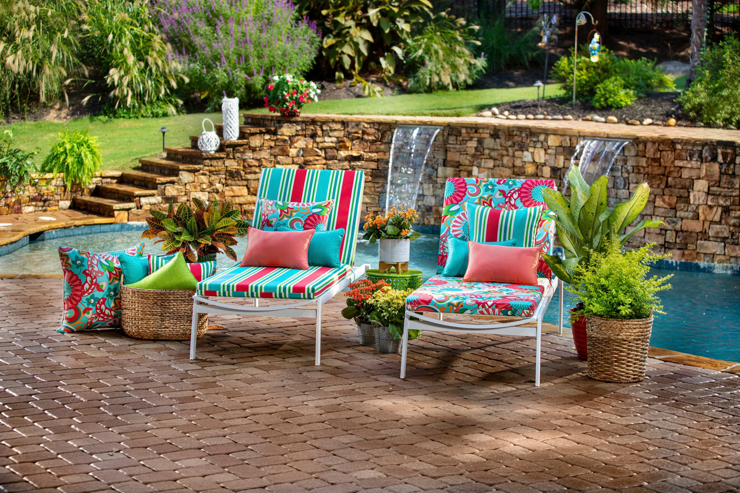 Sophia Turquoise/Coral 25-Inch Floor Pillow