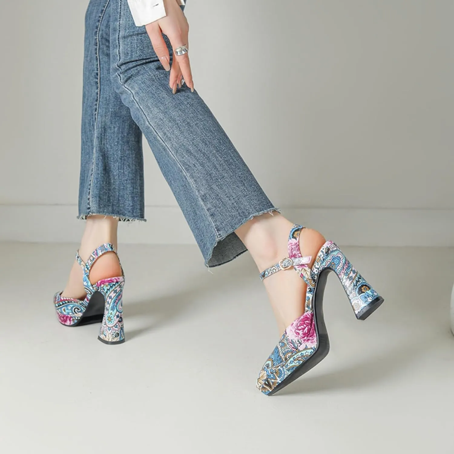 Women's Floral Pattern Platform Chunky High Heels Sandals Pointed Closed Toe Ankle Strap Buckle Wedding Party Prom Dress Pumps Shoes
