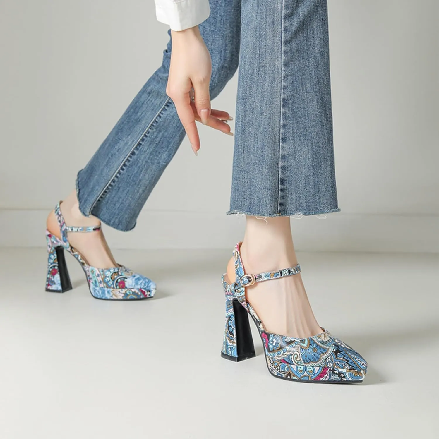 Women's Floral Pattern Platform Chunky High Heels Sandals Pointed Closed Toe Ankle Strap Buckle Wedding Party Prom Dress Pumps Shoes