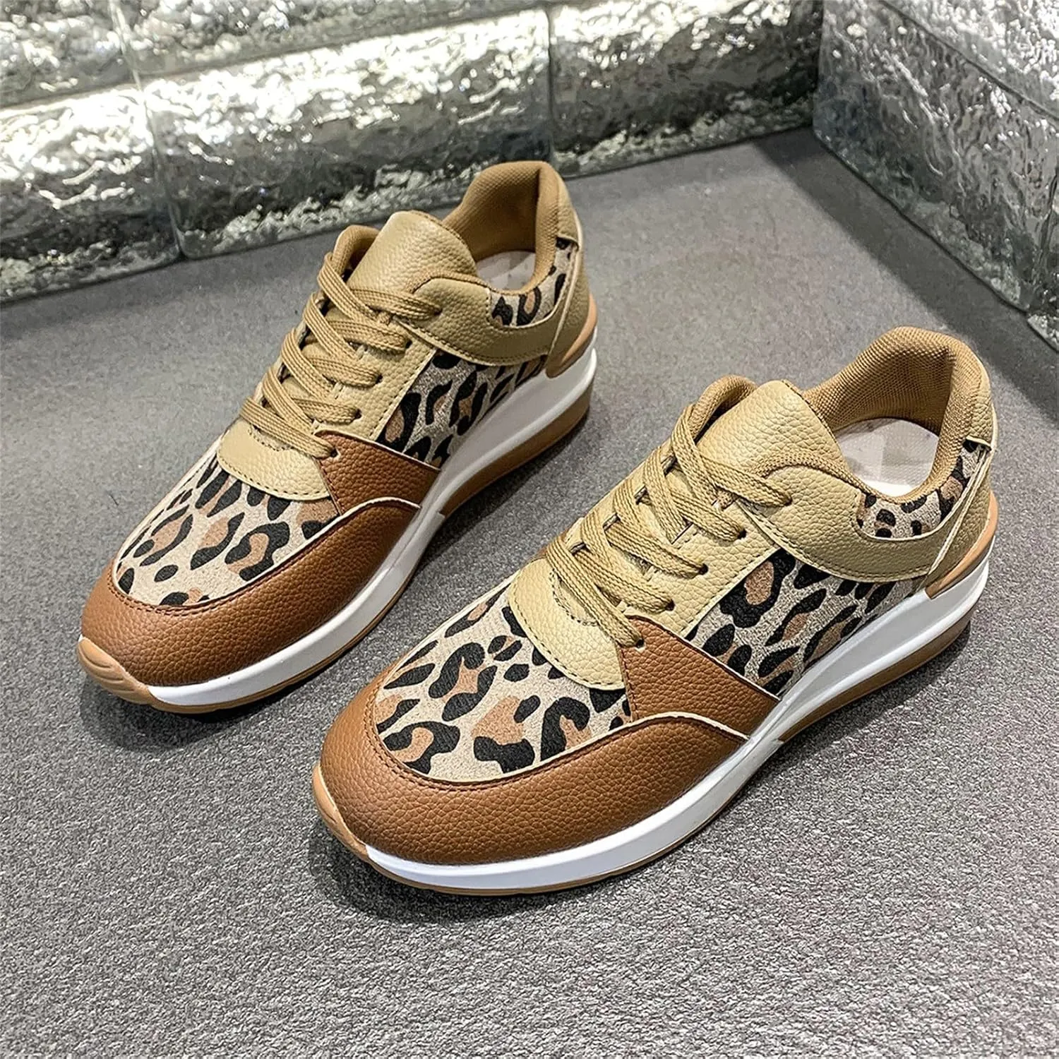 Womens White Sneakers Casual Wedding Shoes for Bride Womens White Tennis Shoes Comfort Cute Casual Slip On Lightweight Loafers for Women 2024 Women's Fashion Sneakers